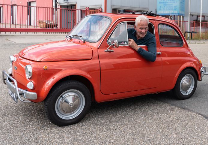 sjaal Vrijlating Il Dirk heeft een 50 jaar oude Fiat 500: “Het is een ruimtewonder, we gaan er  zelfs mee op vakantie” | auto | hln.be
