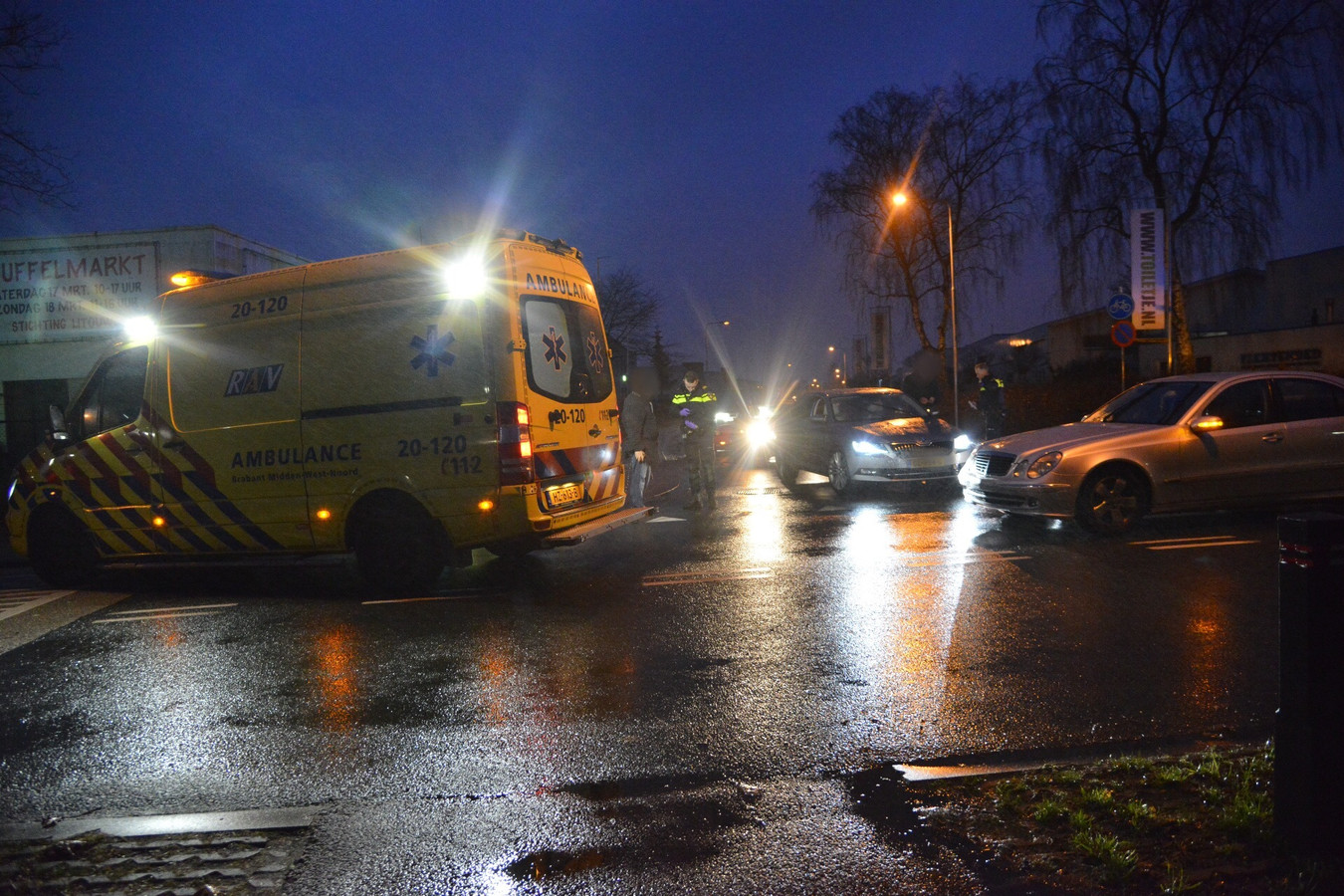 Fietser aangereden door auto op kruising in Etten-Leur | Foto | bndestem.nl