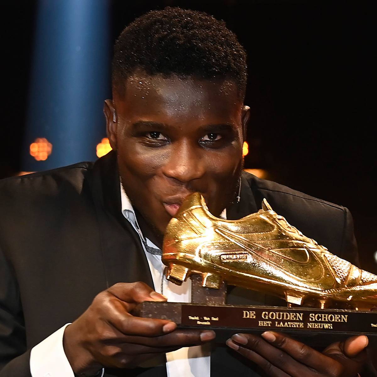Onuachu zet Brugse medefavorieten flinke hak en bezorgt Racing Genk eerste Gouden Schoen in 20 jaar Gouden Schoen hln.be