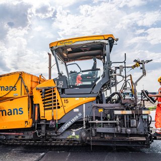 Major maintenance at Schiphol causes weeks of disruption again. Why is it allowed?