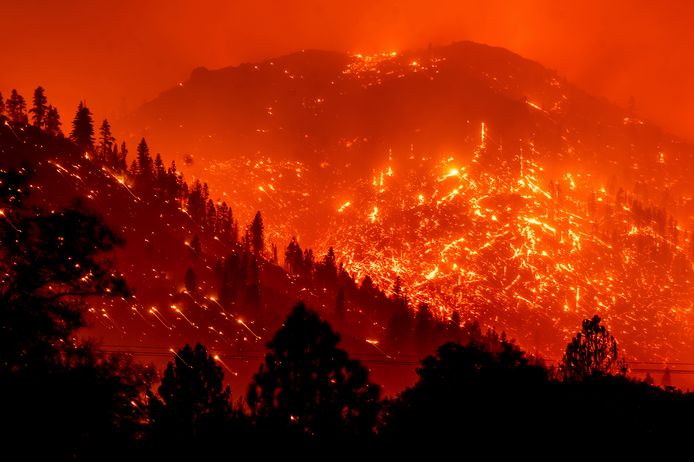 Beeld van de Dixie Fire in Californië.