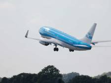 Stikstofstrijder Vollenbroek dreigt met rechtszaak tegen Schiphol en andere luchthavens, eist halvering van vliegverkeer