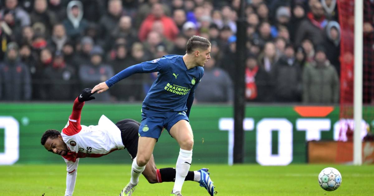 LIVE eredivisie | Harde botsing tussen Hartman en Teze: PSV-verdediger kan niet verder in de Kuip.