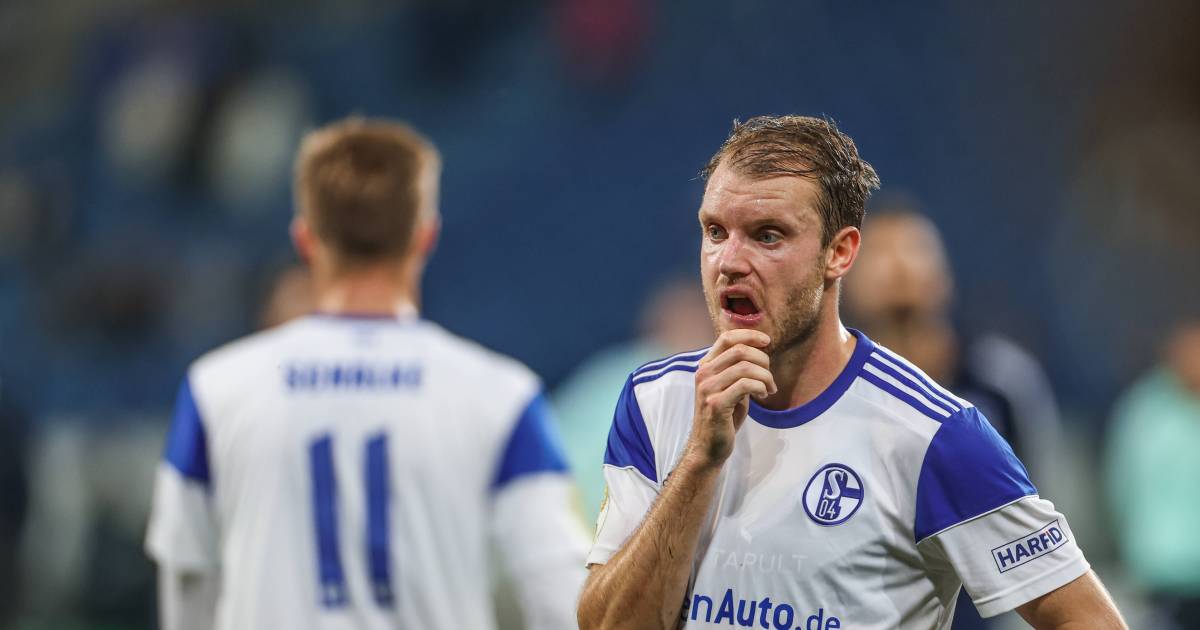 Schalke 04 Defender Thomas Ouwejan Punished for Disrespectful Behavior – Sports Editorial