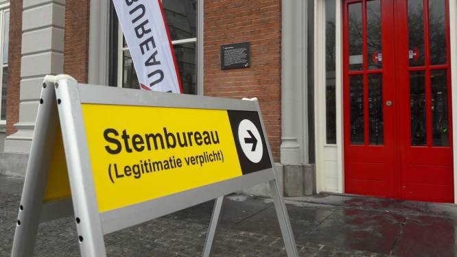 Mensen die hielpen bij Dordtse stembureaus krijgen extra blijk van dank na al het dag én nachtwerk