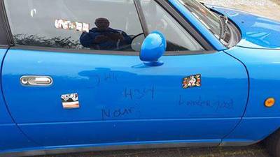 Woeste Ajax-fan (56) verlaat Brabantse amateurclub na bekladding: ‘Ze schreven kankerjood op mijn auto’