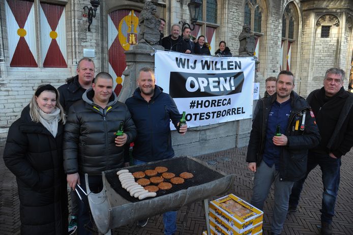 Protestborrel op de Markt in Middelburg.