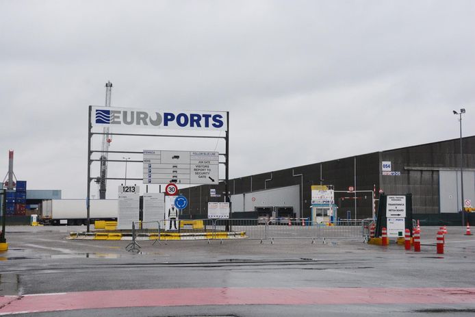 Het ongeval gebeurde gisteren bij Euroports. De activiteiten werden daarna voor de rest van de dag stilgelegd.