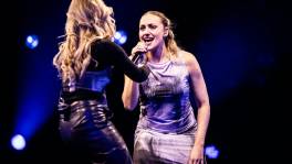 Girlpower! It takes two om deze geweldige collab te zingen