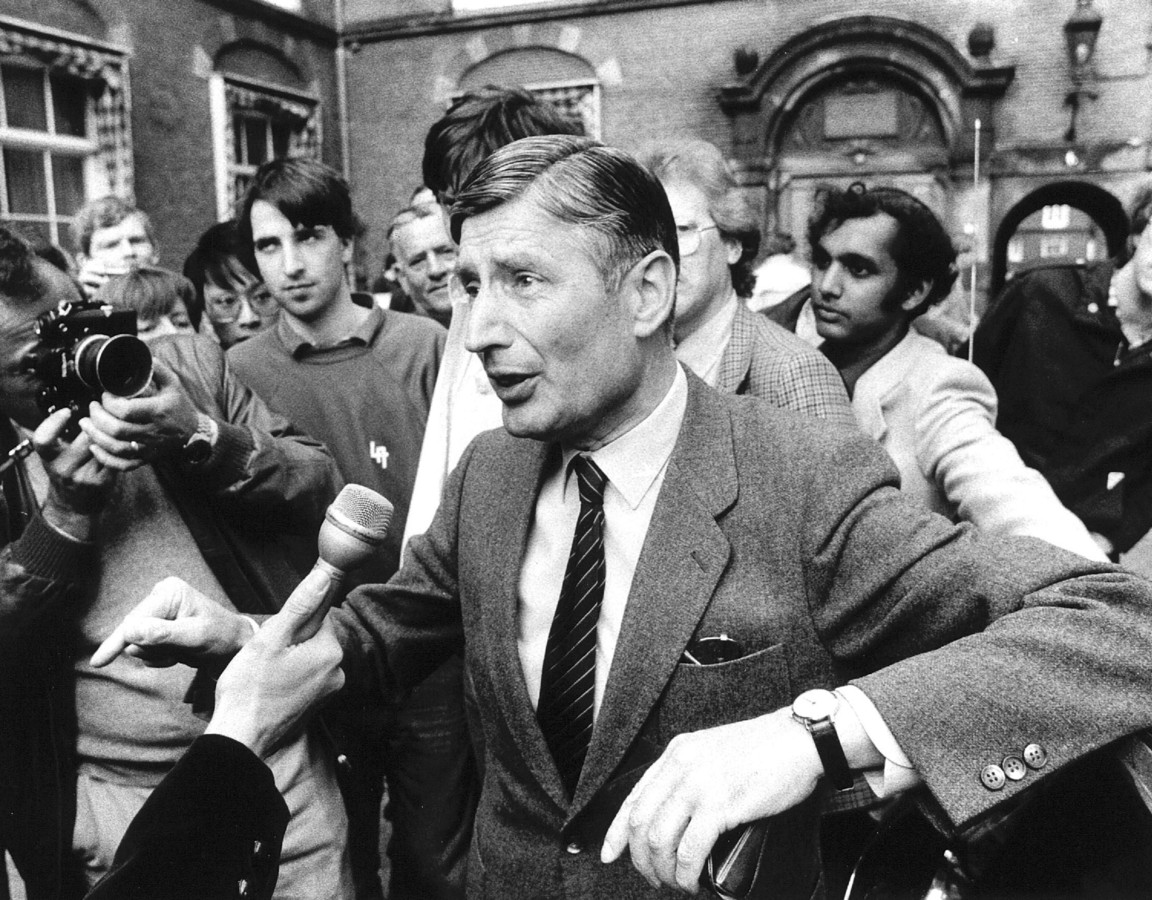 Oudpremier Dries van Agt (93) overleden ‘Hij stierf samen met zijn vrouw Eugenie, hand in hand