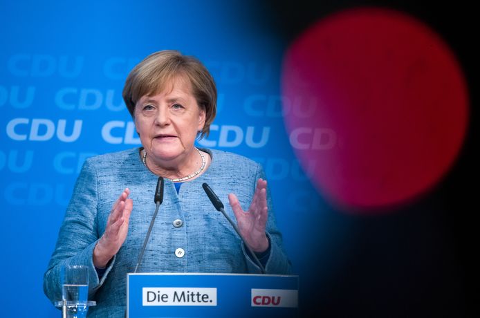 Merkel tijdens de persconferentie van haar partij.