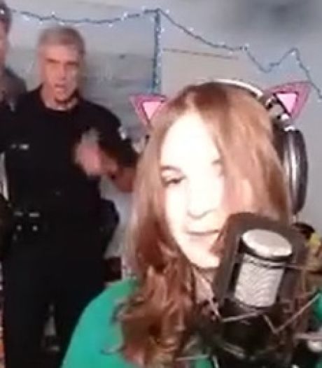 En plein live Twitch, la police entre dans la chambre d'une ado trans pour la placer en foyer
