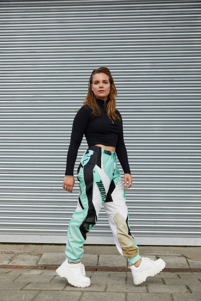 Dj Sophie Francis 20 Uit Rooi Gaat De Wereld Over Heb Een Geweldig Leven Maar Soms Ook Echt Zwaar Meierij Bd Nl