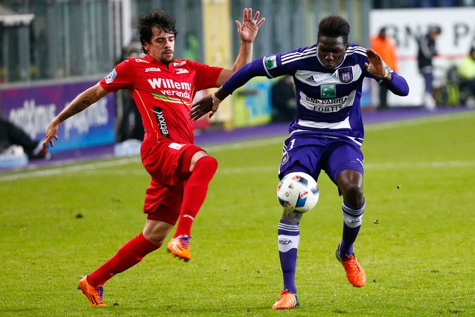 Fabrice N'Sakala (rechts) in zijn periode bij Anderlecht.