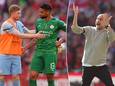 Links: De Bruyne met doelman Steffen, die in de fout ging bij de 0-2 van Liverpool.
Rechts: Guardiola tijdens de match.