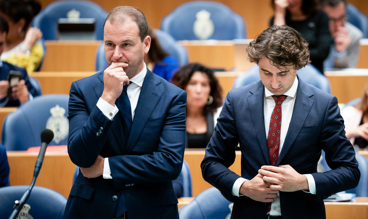 Lodewijk Asscher (PVDA) en Jesse Klaver (GL) tijdens dag een van de algemene politieke beschouwingen in de Tweede Kamer.  Beeld Freek van den Bergh