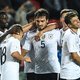 Duitsland pakt 21 op 21 na late goal Hummels, ook Engeland blijft op kop