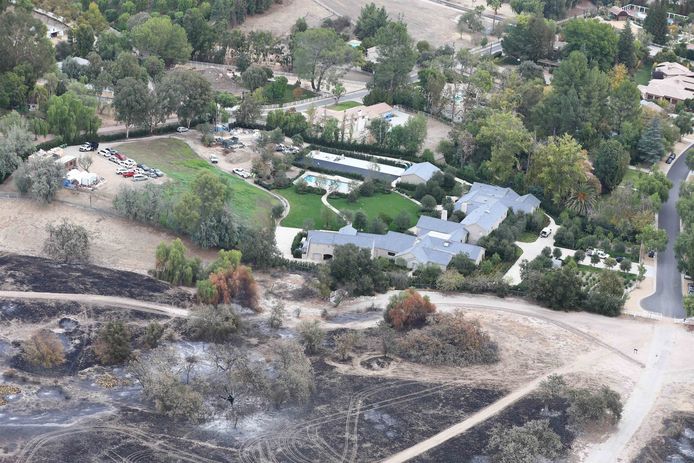 Het huis van Kim en Kanye ging niet in vuur op, maar op luchtfoto’s is wel te zien dat de brand erg dichtbij kwam.