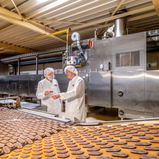 Stroomnet verstopt? Deze fabriek bakt straks koekjes met eigen elektriciteit