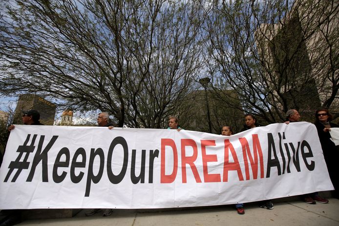 Mensen demonstreren vóór het behoud van het DACA-programma. Dankzij dat programma werden 670.000 "dreamers", vluchtelingen die als minderjarige aankwamen in de Verenigde Staten, beschermd tegen uitwijzing.
