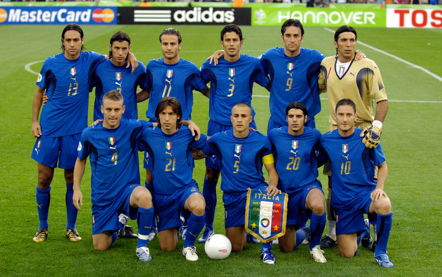 Tien Jaar Geleden De Wereld Op Zijn Kop In Het Italiaanse Voetbal Foto Ad Nl