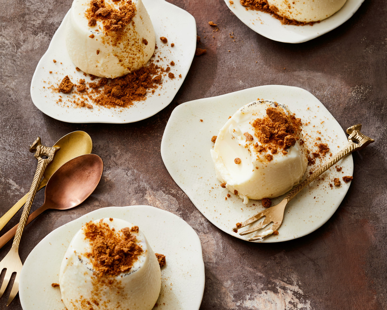 Panna cotta met witte chocolade & kruidnoten Beeld Alan Jensen
