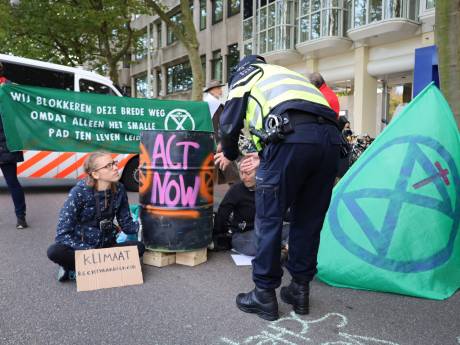 Klimaatactiviste Rozemarijn (29) werd al elf keer opgepakt en krijgt gemeente op bezoek