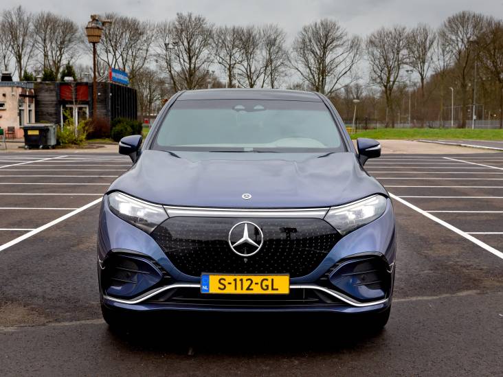 Test Mercedes-Benz EQS SUV: businessclass
op vier wielen