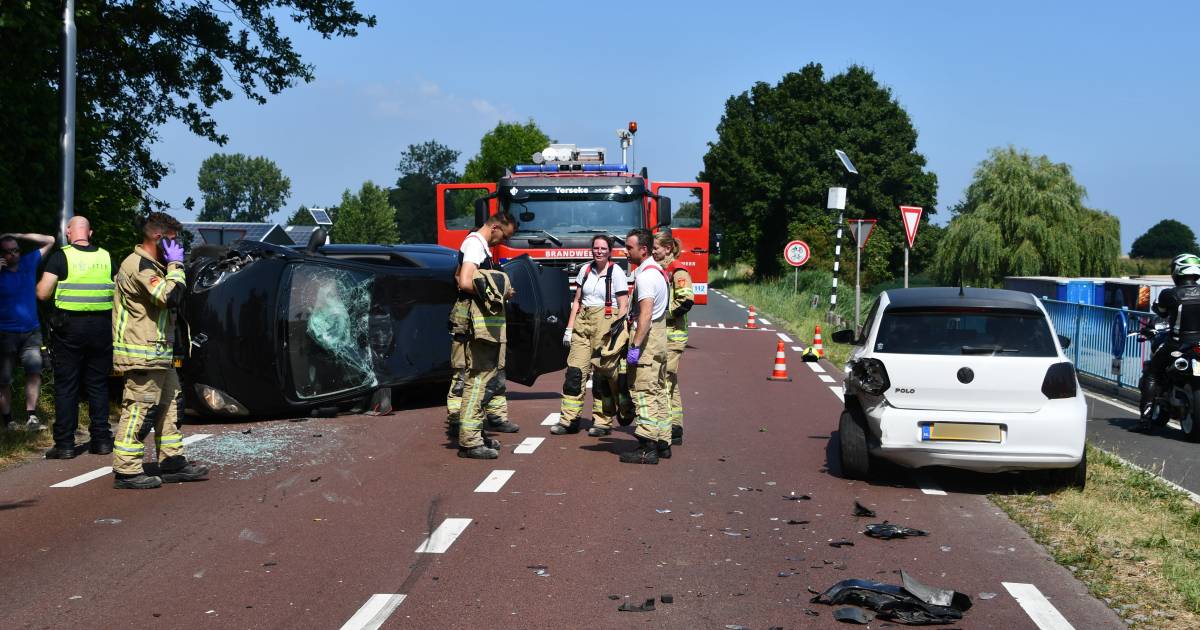 Gewonde bij botsing met vier autos op Zanddijk Yerseke.