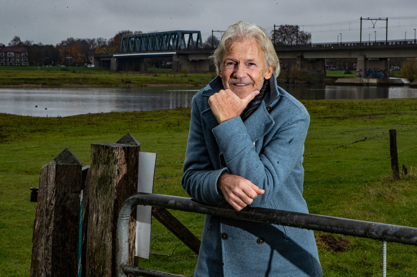 ‘Mister Go Ahead’ John Oude Wesselink in de Ossenwaard. Hier voetbalde Go Ahead zijn eerste wedstrijden.
