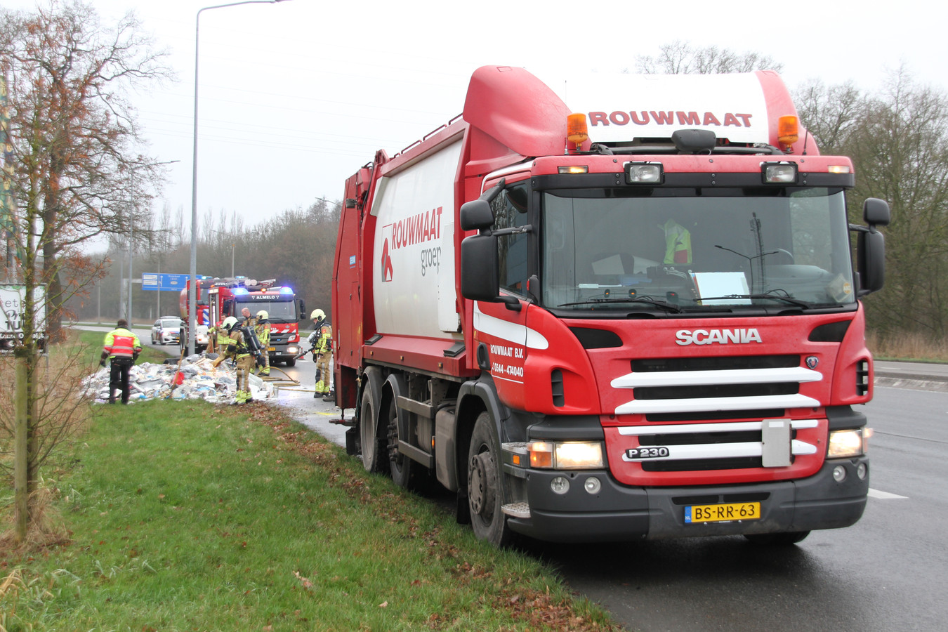Alerte automobiliste alarmeert vrachtwagenchauffeur na brand in