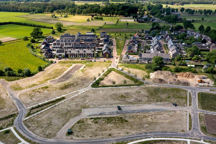 Kopers van woning in nieuwbouwplan Den Hoek moeten bij snelle doorverkoop van de woning 100 procent van de meerwaarde aan boete betalen.
