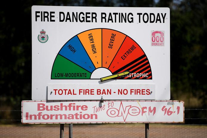 Een bord dat de kans op gevaar aanduidt in Richmond, ten westen van Sydney. De wijzer staat op ‘catastrofisch’, de zwaarste categorie.