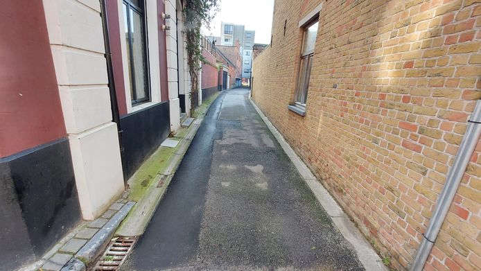 Er vinden nutswerken plaats in het Maanstraatje.