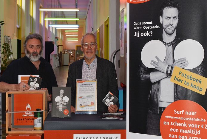 Directeur Peter Defurne van de Kunstacademie aan Zee en schepen van Vrije Tijd Bart Plasschaert