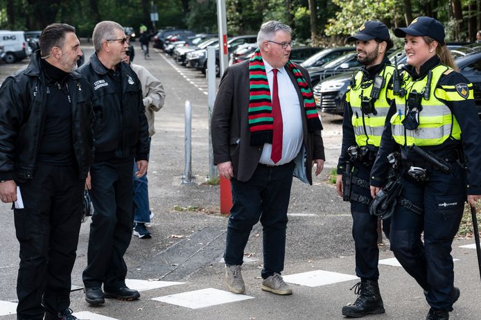 Hubert Bruls bij het Goffertstadion, vlak voor aanvang van de wedstrijd.