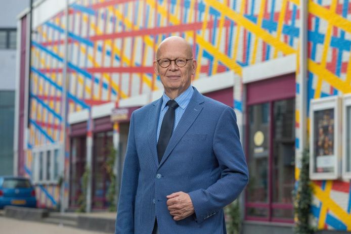 Wethouder Dick van Zanten voor theater De Nieuwe Doelen.