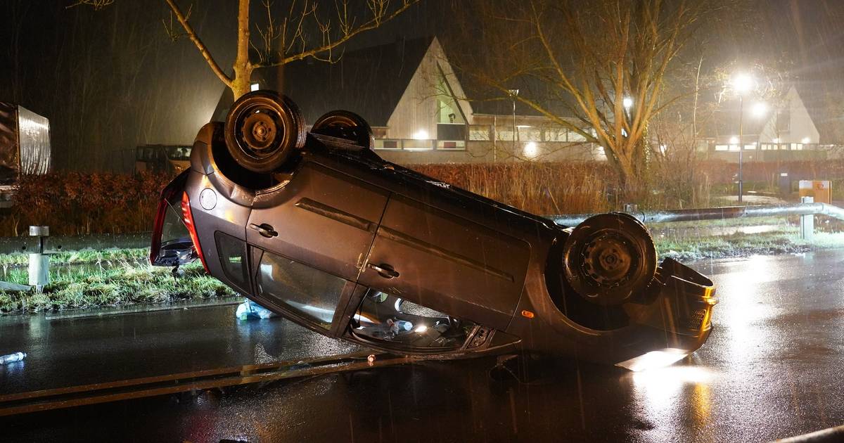 Auto komt op zijn kop terecht bij ongeval in Chaam.