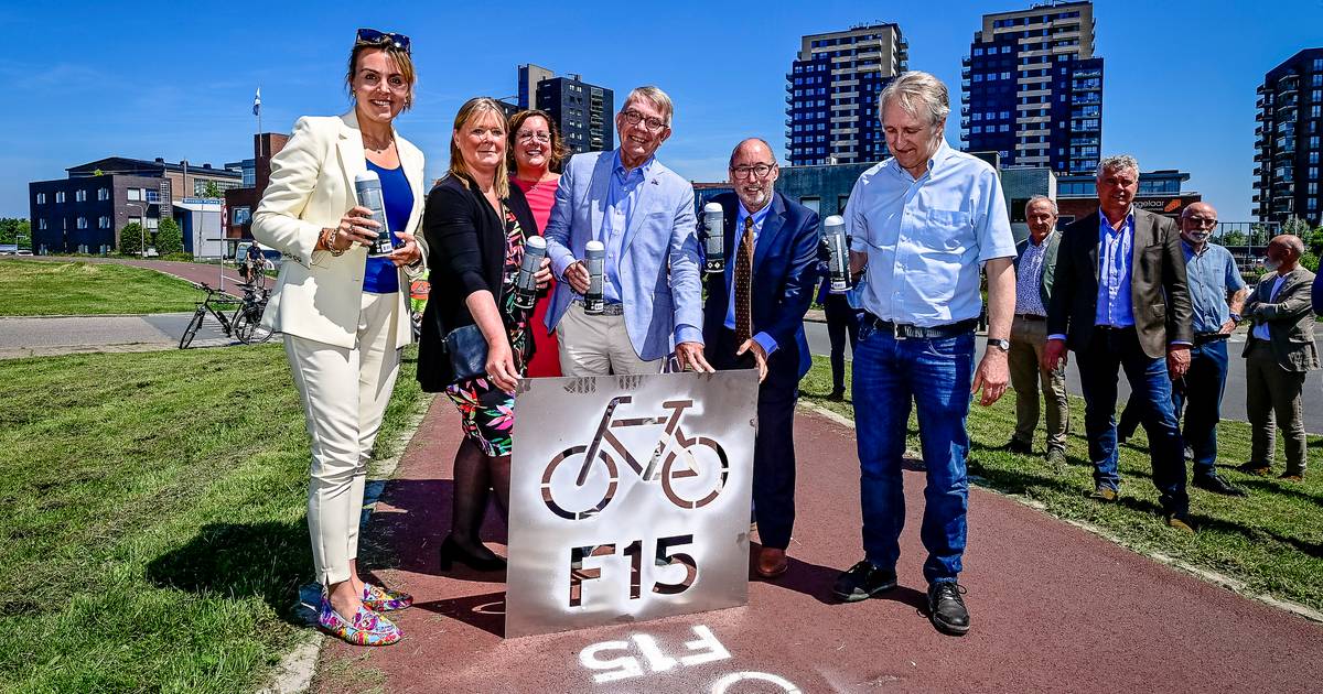 Snelfietsroute IJsselmonde verder verbeterd na maanden werk | Rotterdam