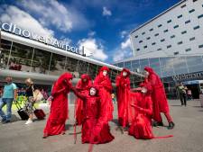 Manifestatie Extinction Rebellion op Eindhoven Airport kan vliegverkeer flink in de war sturen