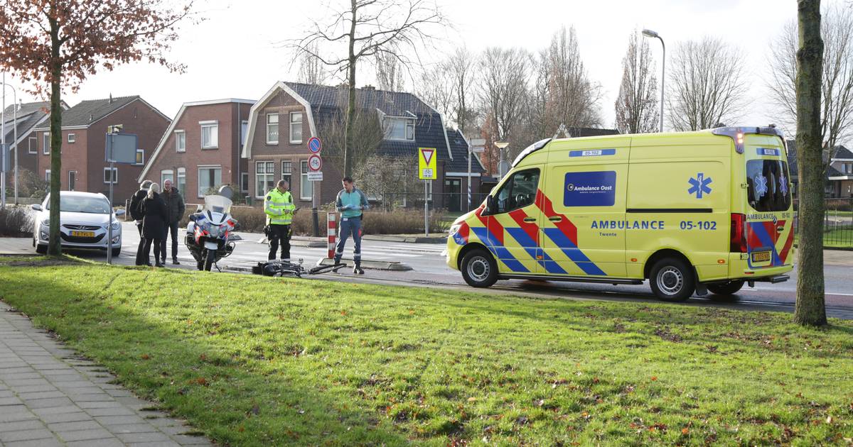 Fietser met traumahelikopter naar ziekenhuis gebracht na aanrijding in Ulft.