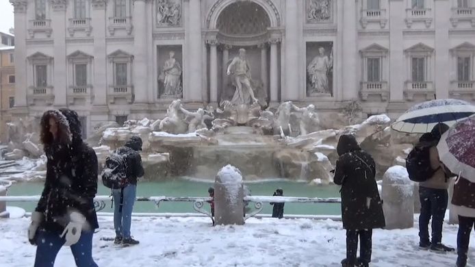 Voor het eerst sinds 2012 sneeuwt het in Rome.