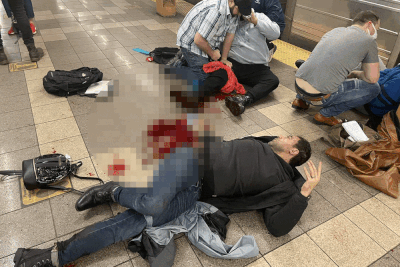 LIVE. Schietpartij in metro New York: klopjacht op dader met gasmasker, 13 personen naar ziekenhuis gebracht