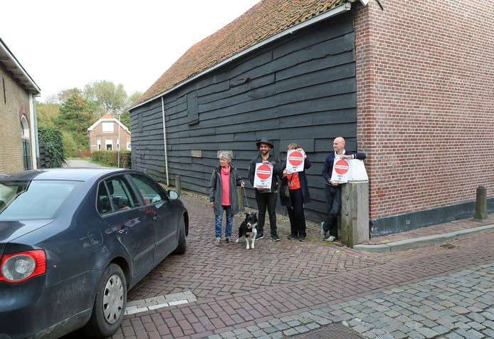 De bewoners voeren al tijden actie tegen het sluipverkeer op de smalle Toldijk.
