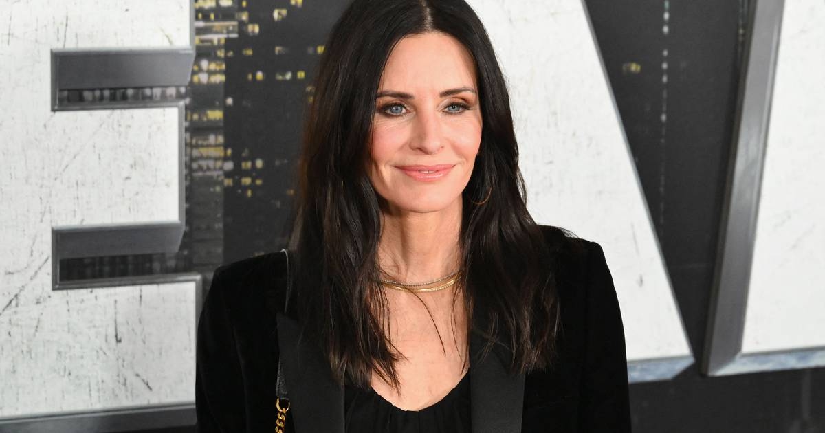 Celebrities’ Friends Star Courteney Cox Regrets Fillers: The Pressure to Stay Young in the TV Sector