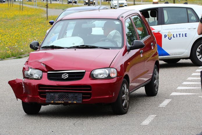 Waardoor de auto's op elkaar botsten is niet bekend