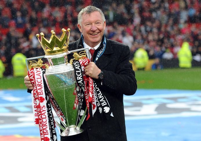 Ferguson met de Premier League-trofee in 2013.