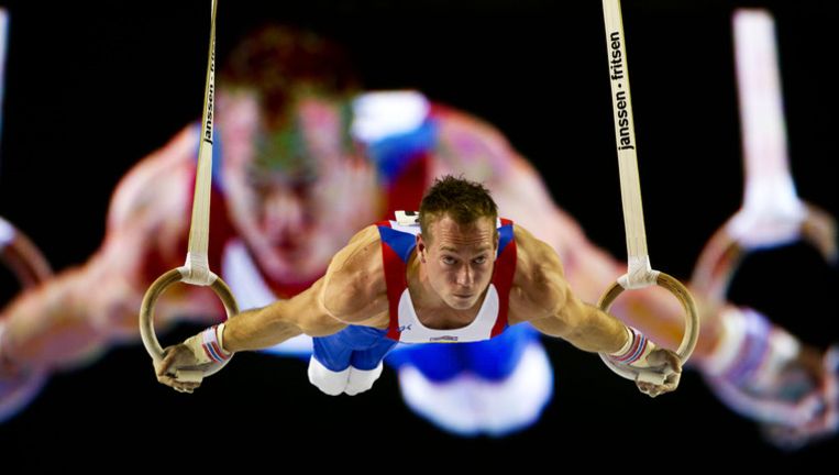Yuri van Gelder in actie tijdens de wereldbekerwedstrijden turnen van het onderdeel ringen in Gent. © anp Beeld 