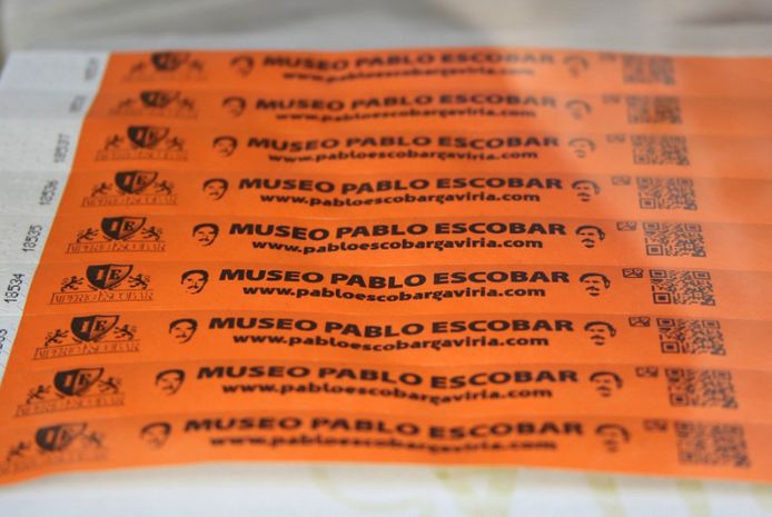 De polsbandjes die bezoekers van het Pablo Escobar-museum in Medellín moesten dragen.