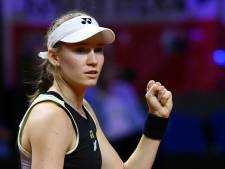 Elena Rybakina sort Iga Swiatek, double tenante du titre, et se hisse en finale à Stuttgart 
